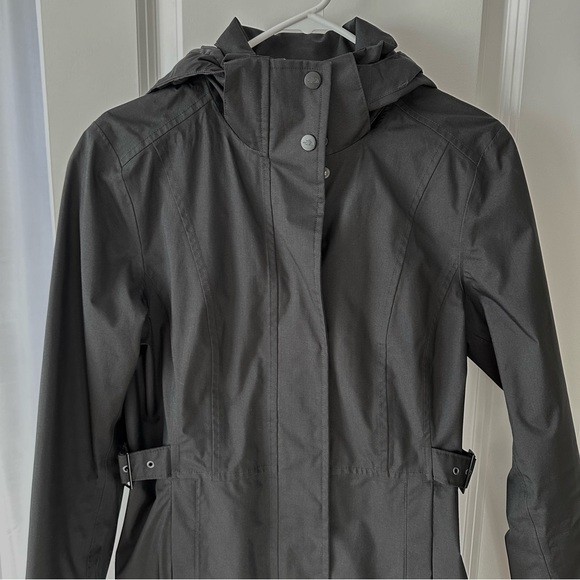 The North Face Rain Coat- size Small - Picture 10 of 12